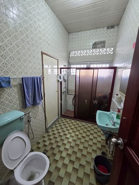 Rumah Teres 2 Tingkat untuk Dijual di Taman Petaling (Kepong) - Kiing TW - Bathroom - PropertyGuru.com.my