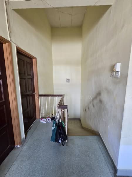 Rumah Teres 2-Tingkat untuk Dijual di Taman Petaling (Kepong) - Kiing TW - Corridor - PropertyGuru.com.my