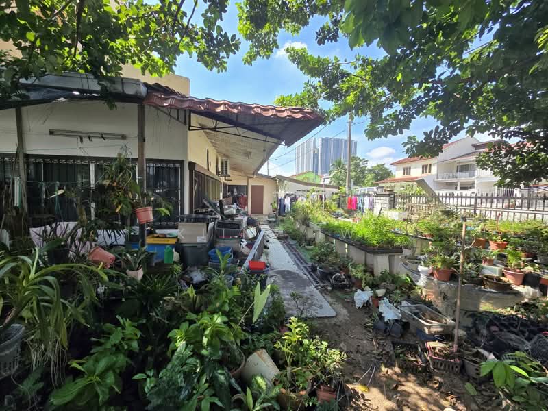 Rumah Teres 2-Tingkat untuk Dijual di Taman Petaling (Kepong) - Kiing TW - Exterior - PropertyGuru.com.my