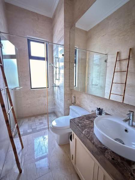 Semi-Detached House for Sale in Sri Hartamas (Kuala Lumpur) - Athikah Zainal - Bathroom - PropertyGuru.com.my