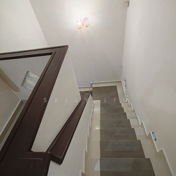 2-storey Terraced House for Sale in Bandar Putra Permai (Seri Kembangan) - Sally Lim - Corridor - PropertyGuru.com.my