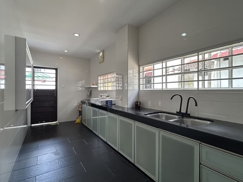 Rumah Teres 2 Tingkat untuk Dijual di Taman Mutiara Rini (Skudai) - Janet Lee - Kitchen - PropertyGuru.com.my