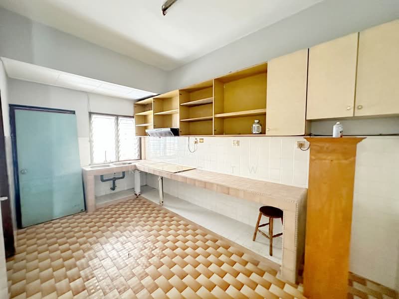 Rumah Teres 2-Tingkat untuk Dijual di Taman Petaling (Kepong) - Kiing TW - Kitchen - PropertyGuru.com.my