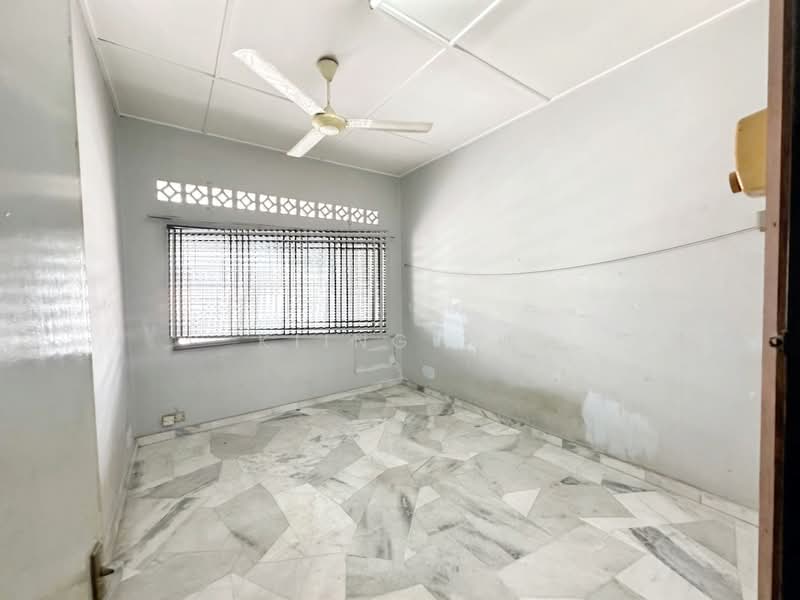 Rumah Teres 2-Tingkat untuk Dijual di Taman Petaling (Kepong) - Kiing TW - Bedroom - PropertyGuru.com.my