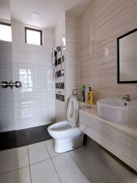 Kediaman Servis untuk Dijual di D'Summit Residences - Ong Lih Shyan - Bathroom - PropertyGuru.com.my