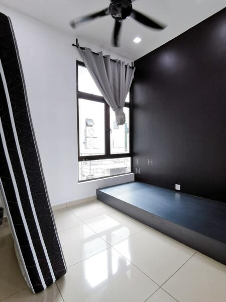 Kediaman Servis untuk Dijual di D'Summit Residences - Ong Lih Shyan - Bedroom - PropertyGuru.com.my