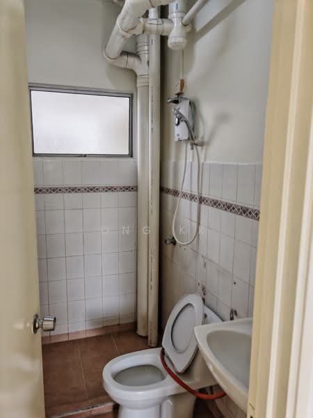 Pangsapuri untuk Disewa di Kenanga Apartments - Ong KK - Bathroom - PropertyGuru.com.my