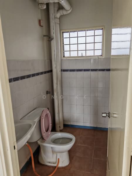 Pangsapuri untuk Disewa di Kenanga Apartments - Ong KK - Bathroom - PropertyGuru.com.my
