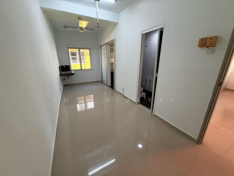 2-storey Terraced House for Sale in Seri Kembangan (Selangor) - Endy Hidayat - Corridor - PropertyGuru.com.my