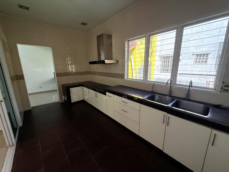 2-storey Terraced House for Sale in Seri Kembangan (Selangor) - Endy Hidayat - Kitchen - PropertyGuru.com.my
