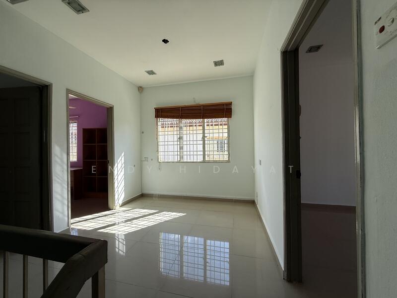 2-storey Terraced House for Sale in Seri Kembangan (Selangor) - Endy Hidayat - Corridor - PropertyGuru.com.my