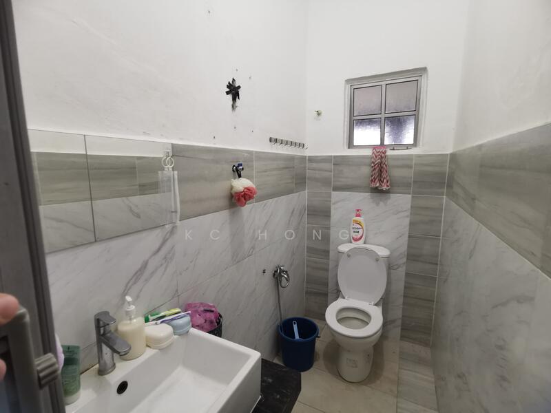 2-storey Terraced House for Sale in Taman Rakan (Kajang) - KC Hong - Bathroom - PropertyGuru.com.my