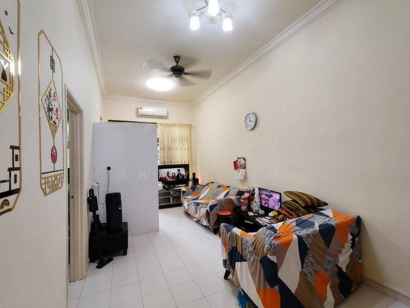 1-storey Terraced House for Sale in Taman Puteri Wangsa (Ulu Tiram) - Shawn Lim - Living Room - PropertyGuru.com.my