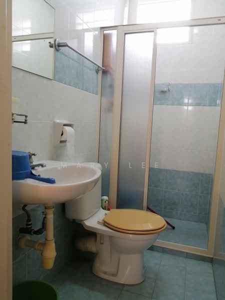 Apartment for Sale at Bayshore Apartment - Mary Lee - common bathroom - PropertyGuru.com.my
