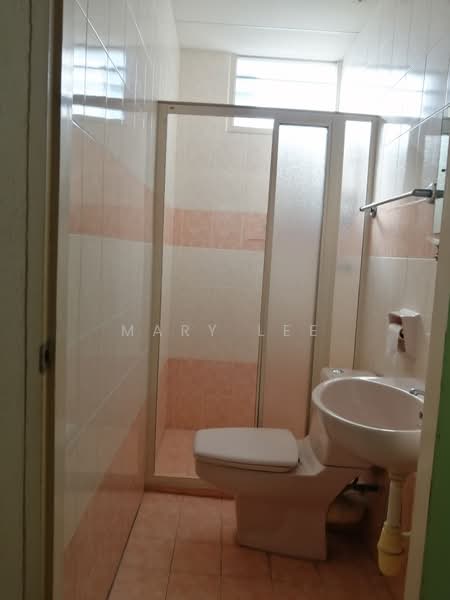 Apartment for Sale at Bayshore Apartment - Mary Lee - master bathroom - PropertyGuru.com.my