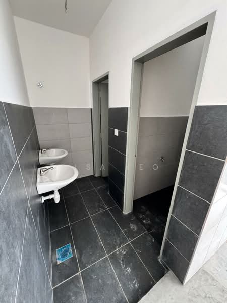 Shop / Office untuk Disewa di Seremban (Negeri Sembilan) - Lisa Yeo - Bathroom - PropertyGuru.com.my