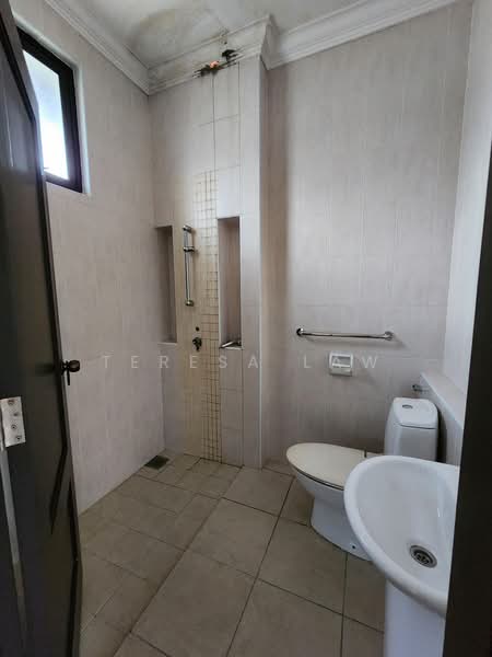 Rumah Banglo untuk Dijual di Bandar Kinrara (Selangor) - Teresa Law - Bathroom - PropertyGuru.com.my