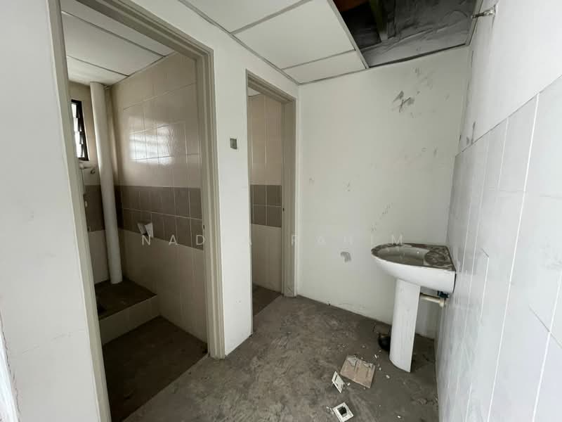 Shop / Office for Sale in Bandar Baru Sungai Buloh (Sungai Buloh) - Nadia Rahim - Bathroom - PropertyGuru.com.my