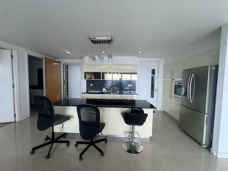 Untuk Disewa - Five Stones