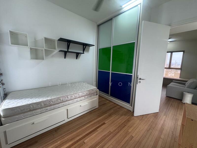 Untuk Disewa - Five Stones