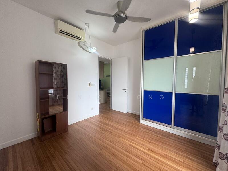 Untuk Disewa - Five Stones