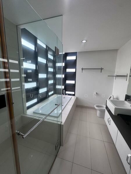 Untuk Disewa - Five Stones