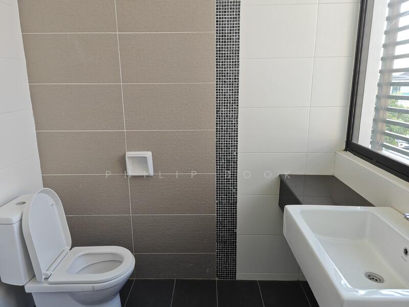Cluster House for Sale in Taman Adda Heights (Tebrau) - Philip Book - Bathroom - PropertyGuru.com.my