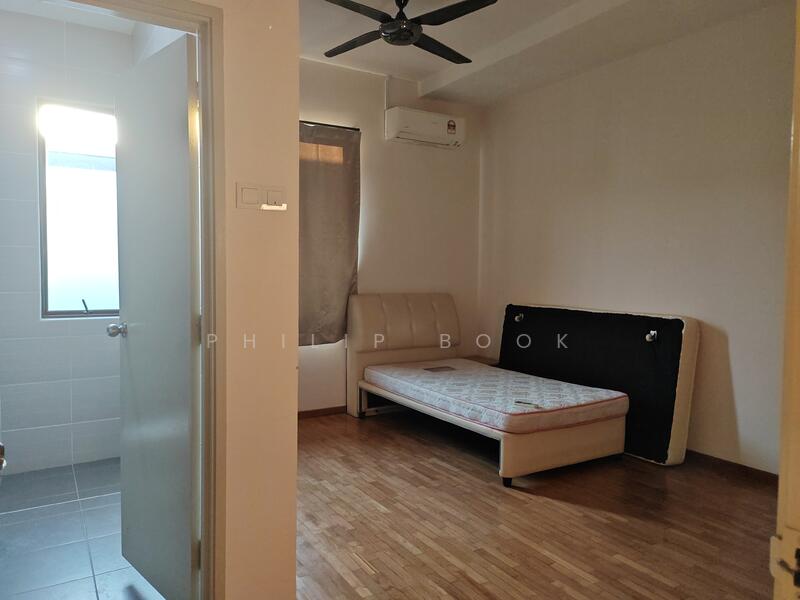 Cluster House for Sale in Taman Adda Heights (Tebrau) - Philip Book - Bedroom - PropertyGuru.com.my