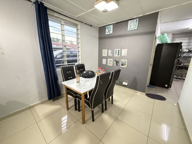 1-storey Terraced House for Sale in Bandar Kinrara Seksyen 1 (Bandar Kinrara) - Daniel Ng - Dining Room - PropertyGuru.com.my