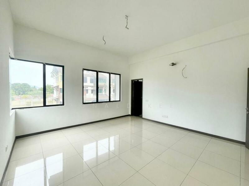3-storey Terraced House for Sale in Bandar Bayan Bahru (Bayan Lepas) - Ronald Kee - Living Room - PropertyGuru.com.my