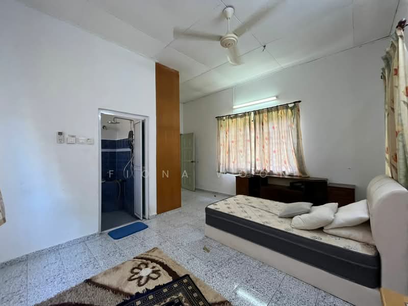 Rumah Banglo untuk Dijual di Bukit Baru (Melaka) - Fiona Woon - Bedroom - PropertyGuru.com.my