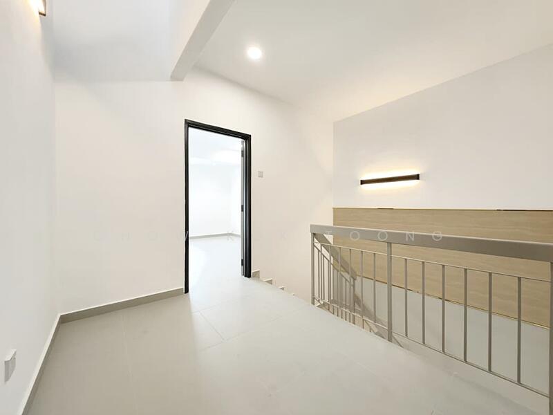 Taman Puchong Utama 9 PU9 untuk Untuk Dijual - RM 675,000, Mac 2026 - Corridor - PropertyGuru.com.my