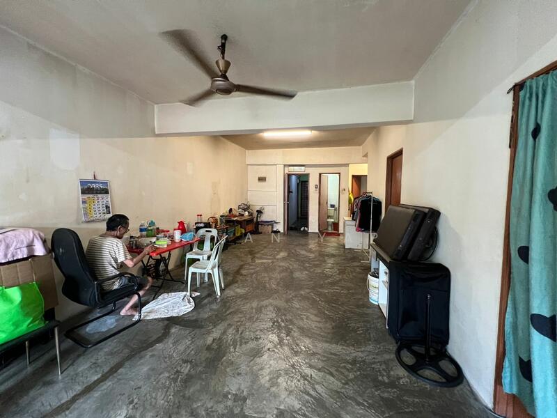 Pangsapuri untuk Dijual di Taman Mastiara - Roman Yap - Living Room - PropertyGuru.com.my