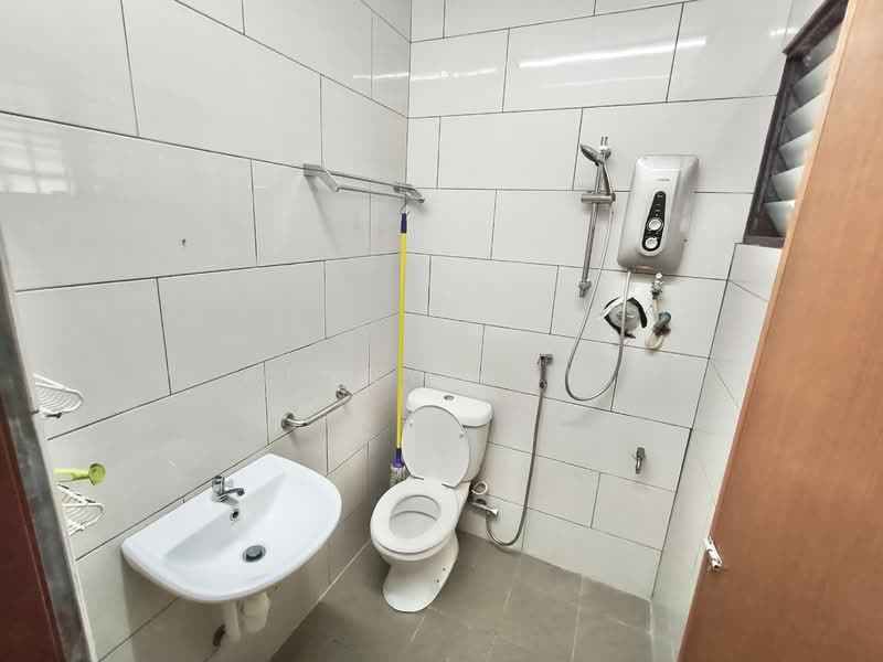 Rumah Teres untuk Dijual di Taman Mutiara Barat (Cheras) - Henry Chia - Bathroom - PropertyGuru.com.my