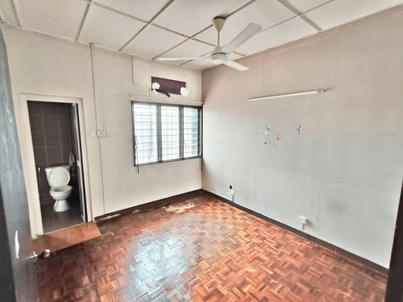 Rumah Teres untuk Dijual di Taman Mutiara Barat (Cheras) - Henry Chia - Bedroom - PropertyGuru.com.my