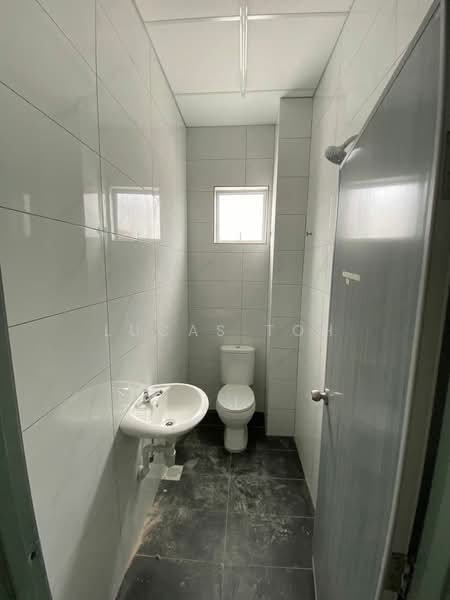 Kilang untuk Disewa di Batu 17 Rawang (Rawang) - Lucas Toh - Bathroom - PropertyGuru.com.my
