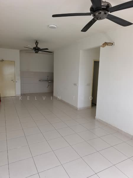 Pangsapuri untuk Dijual di Karisma @ Eco Majestic - Kelvin Thong - Living Room - PropertyGuru.com.my