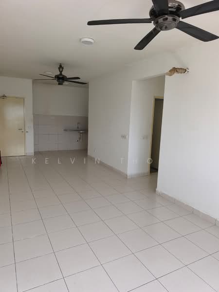Pangsapuri untuk Dijual di Karisma @ Eco Majestic - Kelvin Thong - Living Room - PropertyGuru.com.my