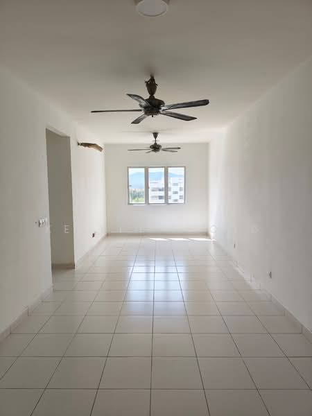Pangsapuri untuk Dijual di Karisma @ Eco Majestic - Kelvin Thong - Living Room - PropertyGuru.com.my