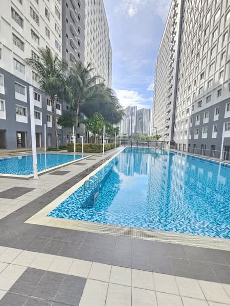 Pangsapuri untuk Dijual di Karisma @ Eco Majestic - Kelvin Thong - Pool - PropertyGuru.com.my