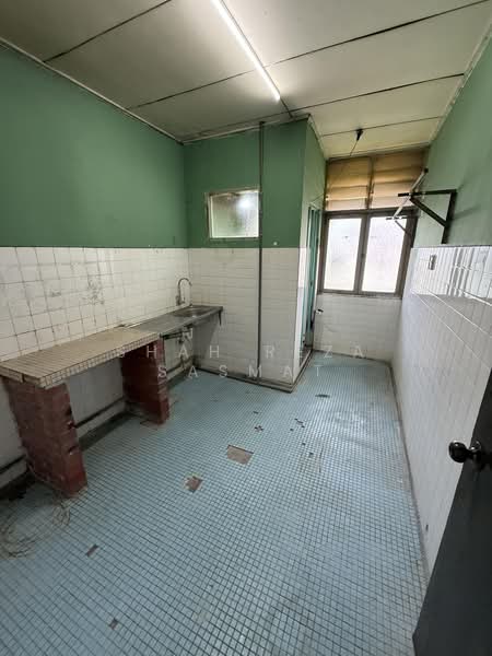 Flat for Sale at Flat PKNS Section 17 Shah Alam - SHAH REZA SASMAT - Kitchen - PropertyGuru.com.my