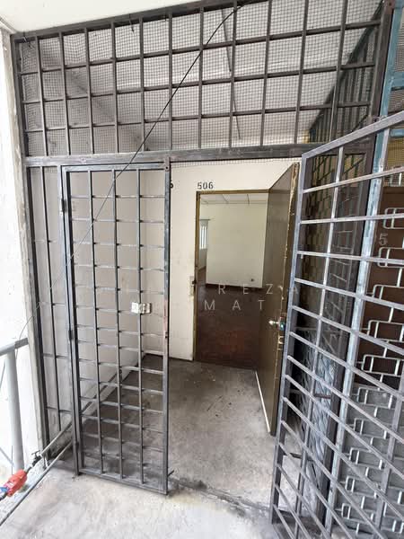 Flat for Sale at Flat PKNS Section 17 Shah Alam - SHAH REZA SASMAT - Foyer - PropertyGuru.com.my