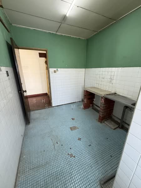 Flat for Sale at Flat PKNS Section 17 Shah Alam - SHAH REZA SASMAT - Kitchen - PropertyGuru.com.my