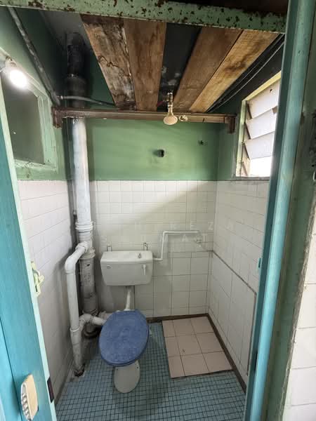 Flat for Sale at Flat PKNS Section 17 Shah Alam - SHAH REZA SASMAT - Bathroom - PropertyGuru.com.my