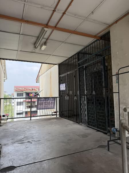 Flat for Sale at Flat PKNS Section 17 Shah Alam - SHAH REZA SASMAT - Balcony - PropertyGuru.com.my