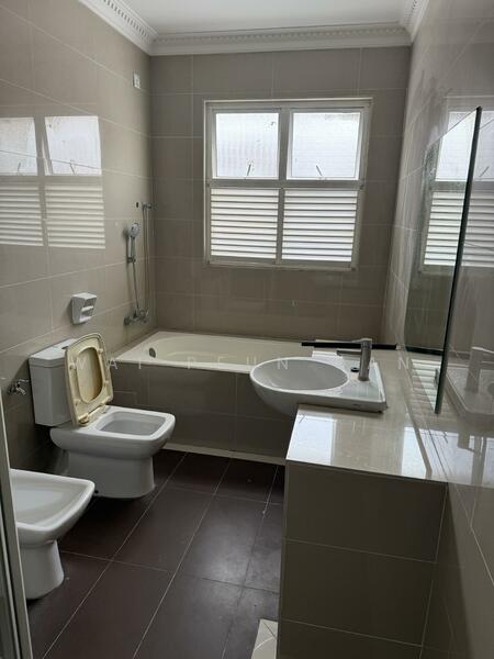 3-storey Terraced House for Sale in Shah Alam (Selangor) - Wai Peun Gan - Bathroom - PropertyGuru.com.my