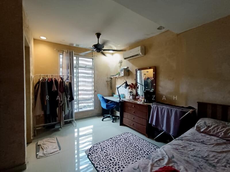 Rumah Teres untuk Dijual di Taman Gombak Ria (Batu Caves) - Razlan Hamzah - Bedroom - PropertyGuru.com.my
