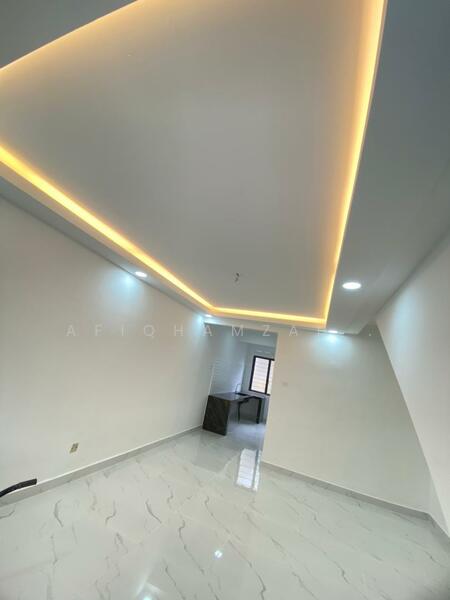 Kitchen & Dining area