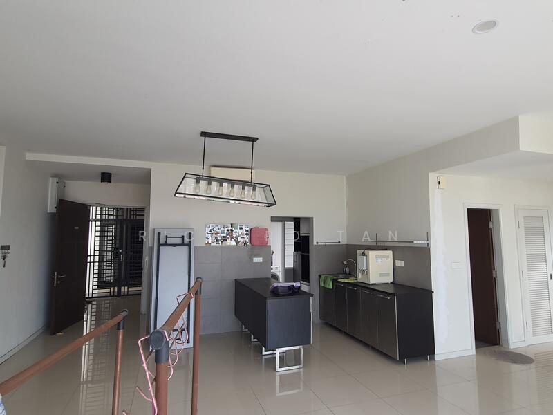 Dining & Pantry Area