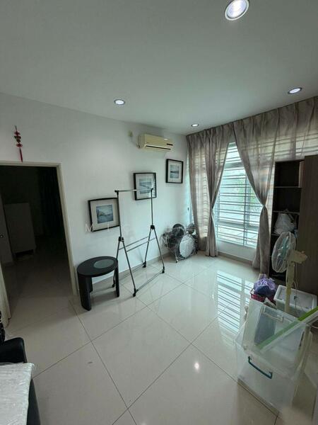 Cluster House for Sale in Taman Kempas Indah (Tebrau) - Michelle Fong - Living Room - PropertyGuru.com.my